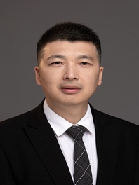李伟