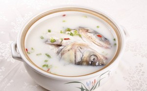 川芎白芷炖鱼头