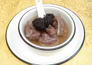 黄精熟地脊骨汤
