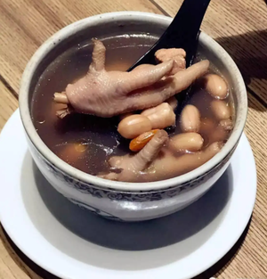 花生鸡脚汤