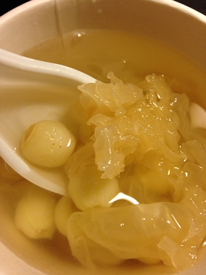 莲子银耳汤