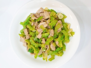 苦瓜炒肉片