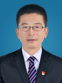 何斌