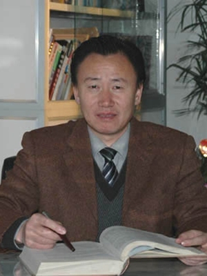 卢秉久