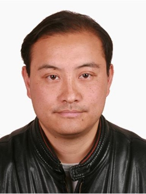 闫东杰