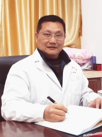 万小明
