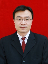 何平