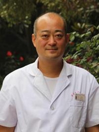 于首元