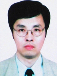 黄炜