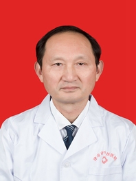 屈何平