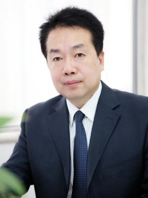 李彤