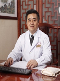 汪何